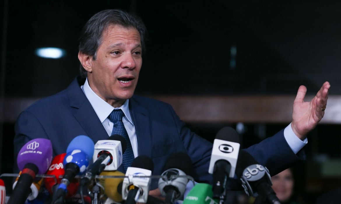Taxa Selic: Haddad vê expectativas para queda nos próximos meses