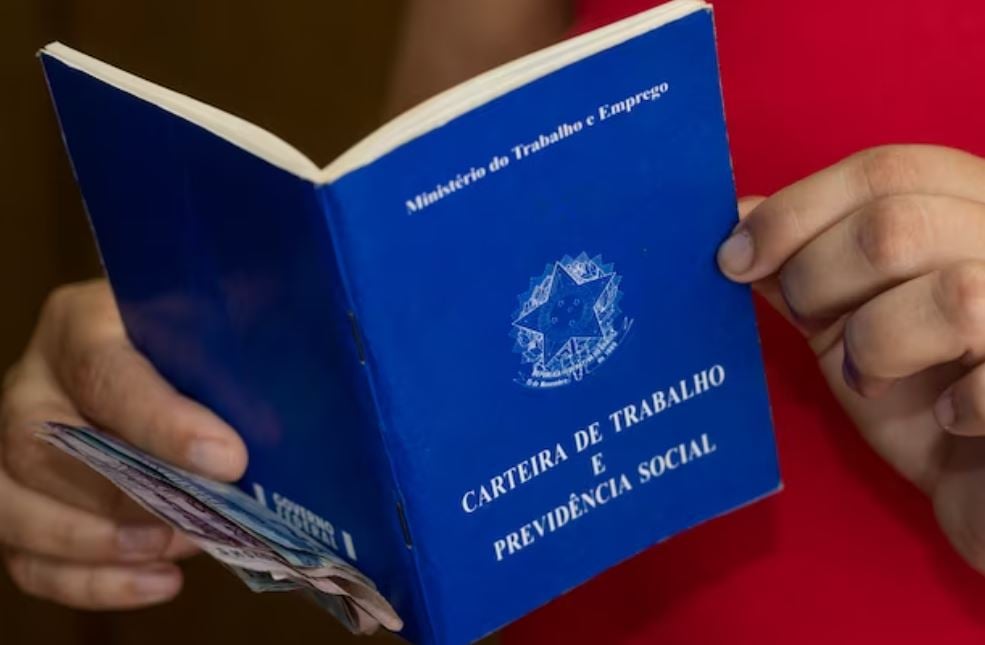 Taxa de desemprego recua para 8,3%, a menor desde maio de 2015