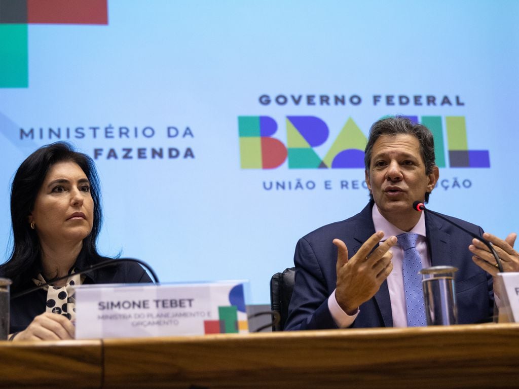 Governo amplia projeção de déficit primário e bloqueia R$ 1,5 bi no orçamento