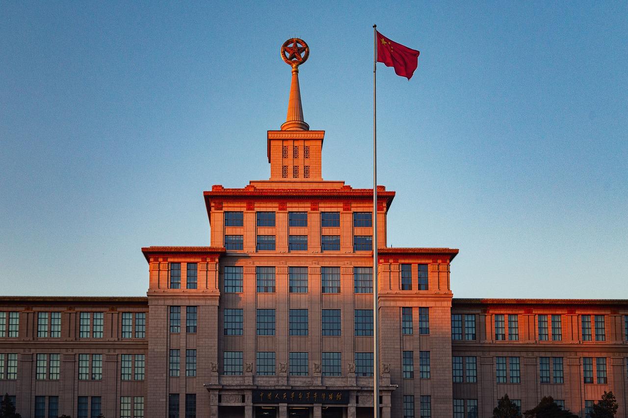 Imagem mostra um prédio público de Beijing.