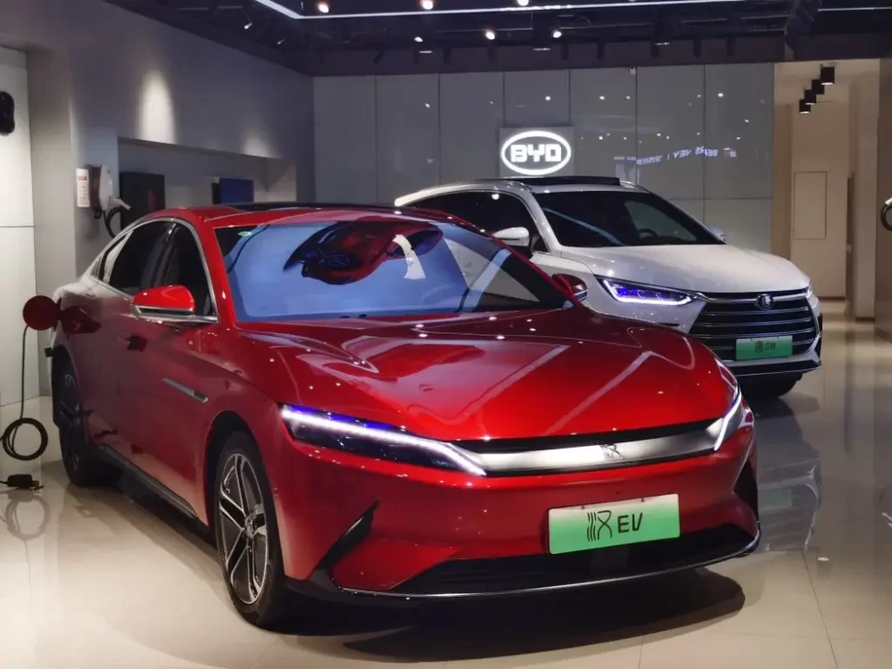 Chinesa BYD, de carros elétricos, reforça aposta no Brasil