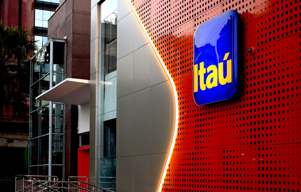 Itaú Unibanco (ITUB4) anuncia divisão do Itaú BBA