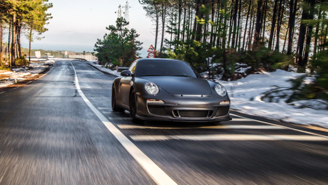 Porsche lidera entre marcas de luxo mais valiosas do mundo: veja ranking e saiba como investir