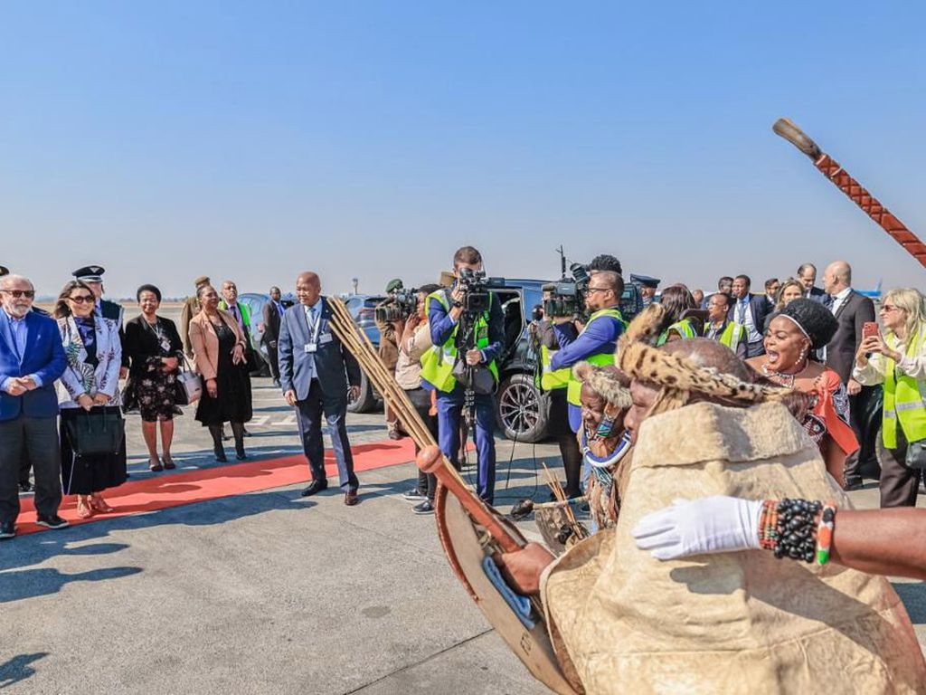 Cúpula dos Brics pode discutir uso de moeda comum pelo bloco