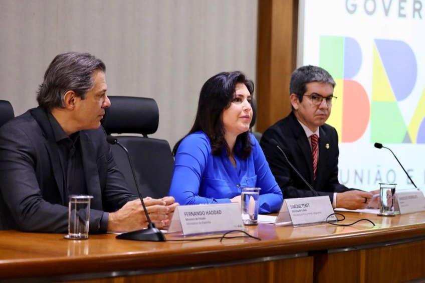 Governo apresenta Orçamento para 2024 e projeta déficit zero