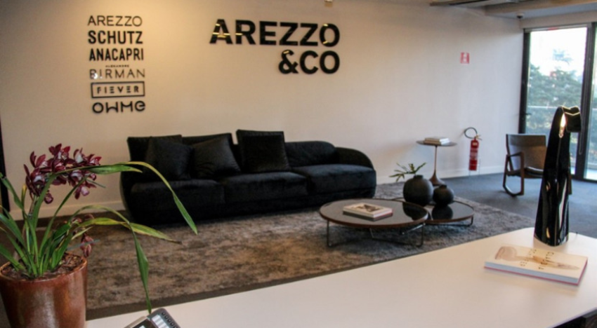 Arezzo (ARZZ3) tem resultados sólidos mesmo frente à desaceleração, diz banco