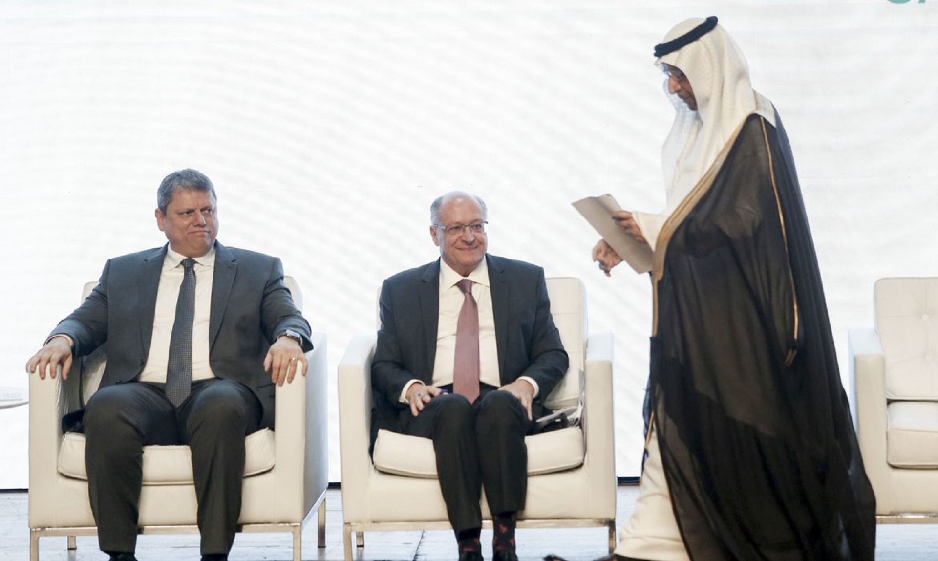 Brasil e Arábia Saudita firmam 25 acordos bilaterais para investimento