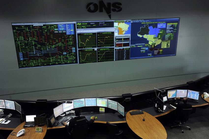 Eletrobras (ELET3) é atrelada a apagão e sofre ataque na internet