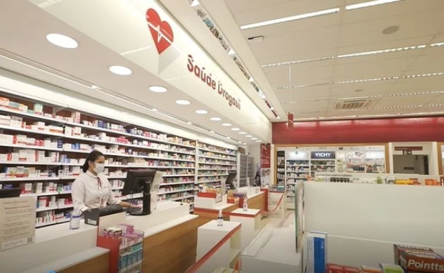 Raia Drogasil (RADL3) fará 8ª emissão de debêntures, no valor total de R$ 700 mi