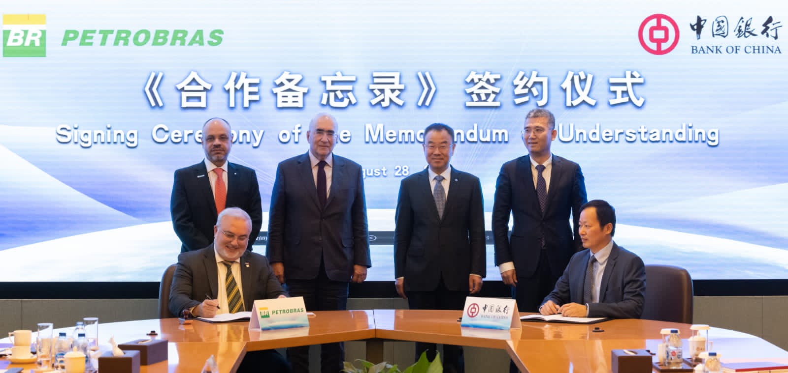 Petrobras (PETR3; PETR4) assina acordo com chineses