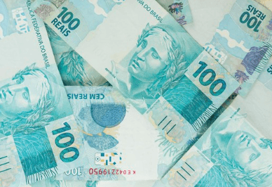 foto nota de R$ 100: começar a investir com R$ 100