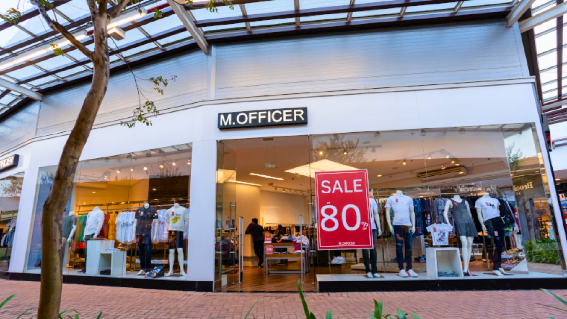 M. Officer entra em recuperação judicial