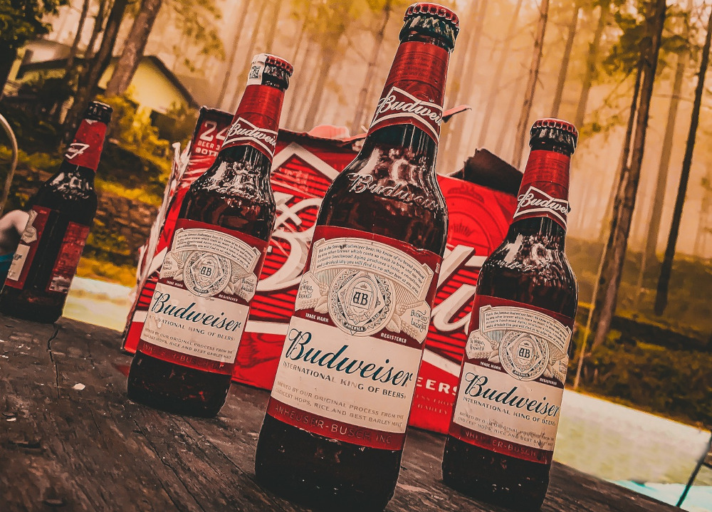 Balanços no exterior: saem resultados da AB InBev e vendas do Casino