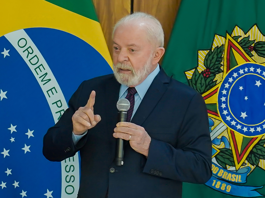 Lula veta desoneração da folha de pagamento até 2027