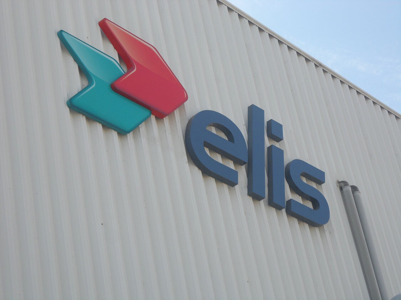 Família Moreira Salles compra 6% da europeia Elis