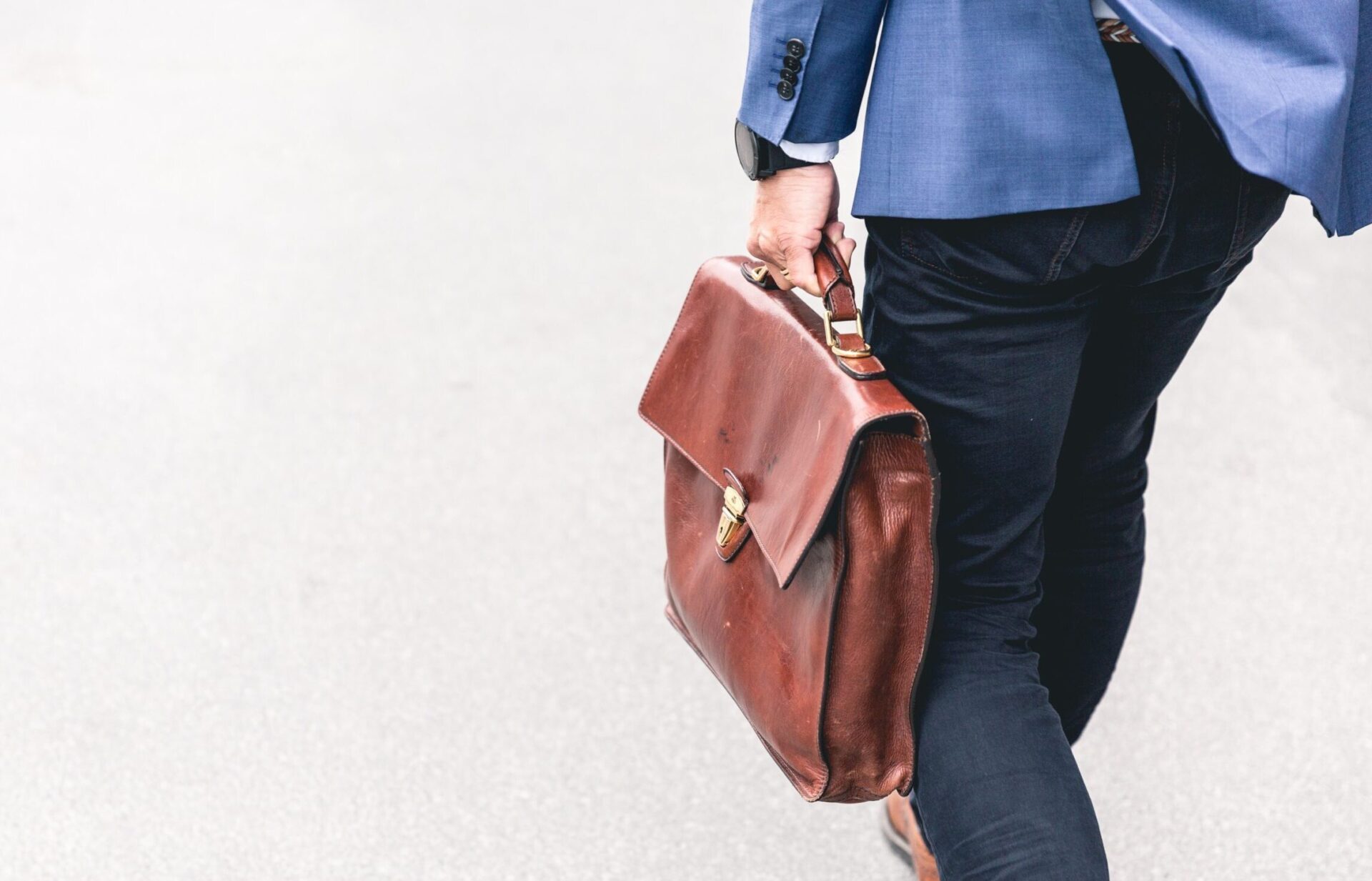 Pedidos de seguro-desemprego nos EUA somam 207 mil, abaixo das expectativas