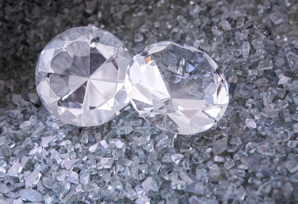 Diamantes: preços de pedra preciosa caem mais de 40% em 2023