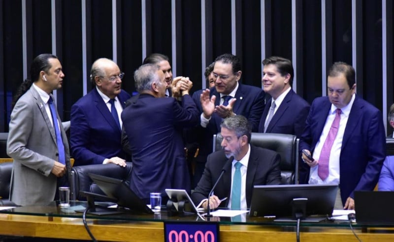Reforma tributária é aprovada em segundo turno na Câmara dos Deputados