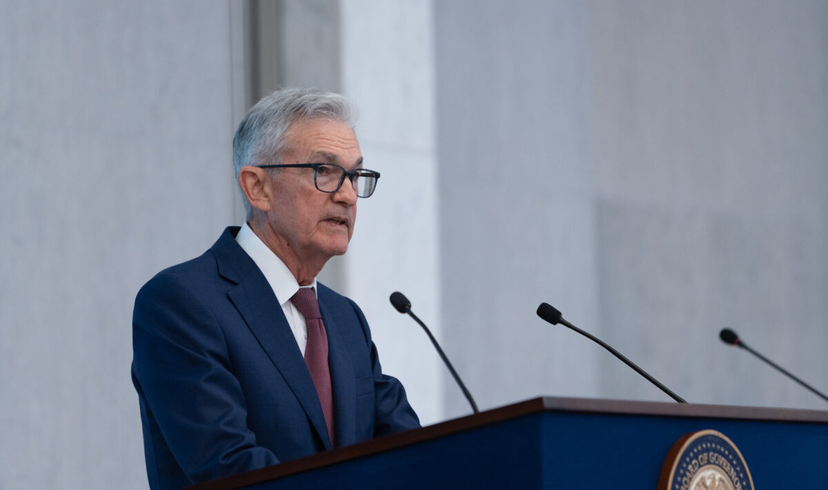 Mais dados bons de inflação devem reforçar confiança para corte de juros, diz Powell