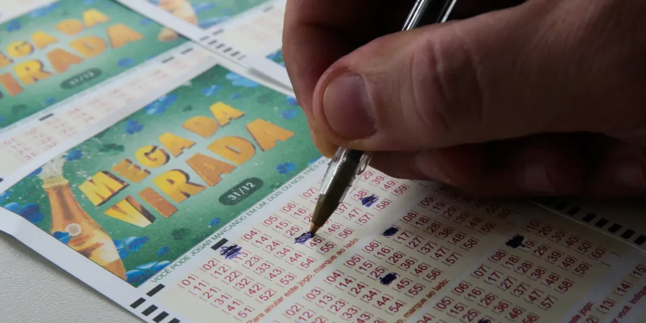 Mega-Sena da Virada: quais as chances de acertar e o que fazer com o prêmio