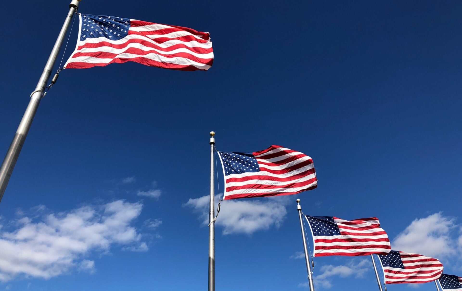 Payroll: EUA criam 199 mil vagas em novembro, acima do esperado