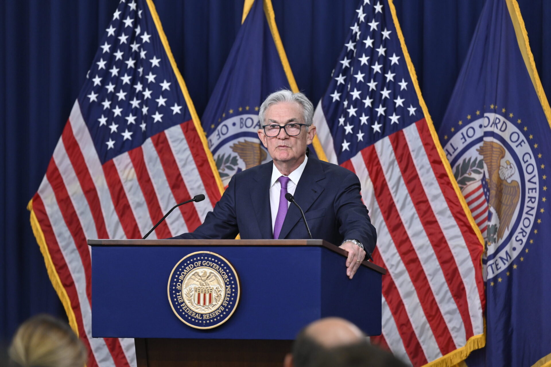 Ata do Fed vê progresso na inflação e diz que política monetária ainda pode ser restritiva