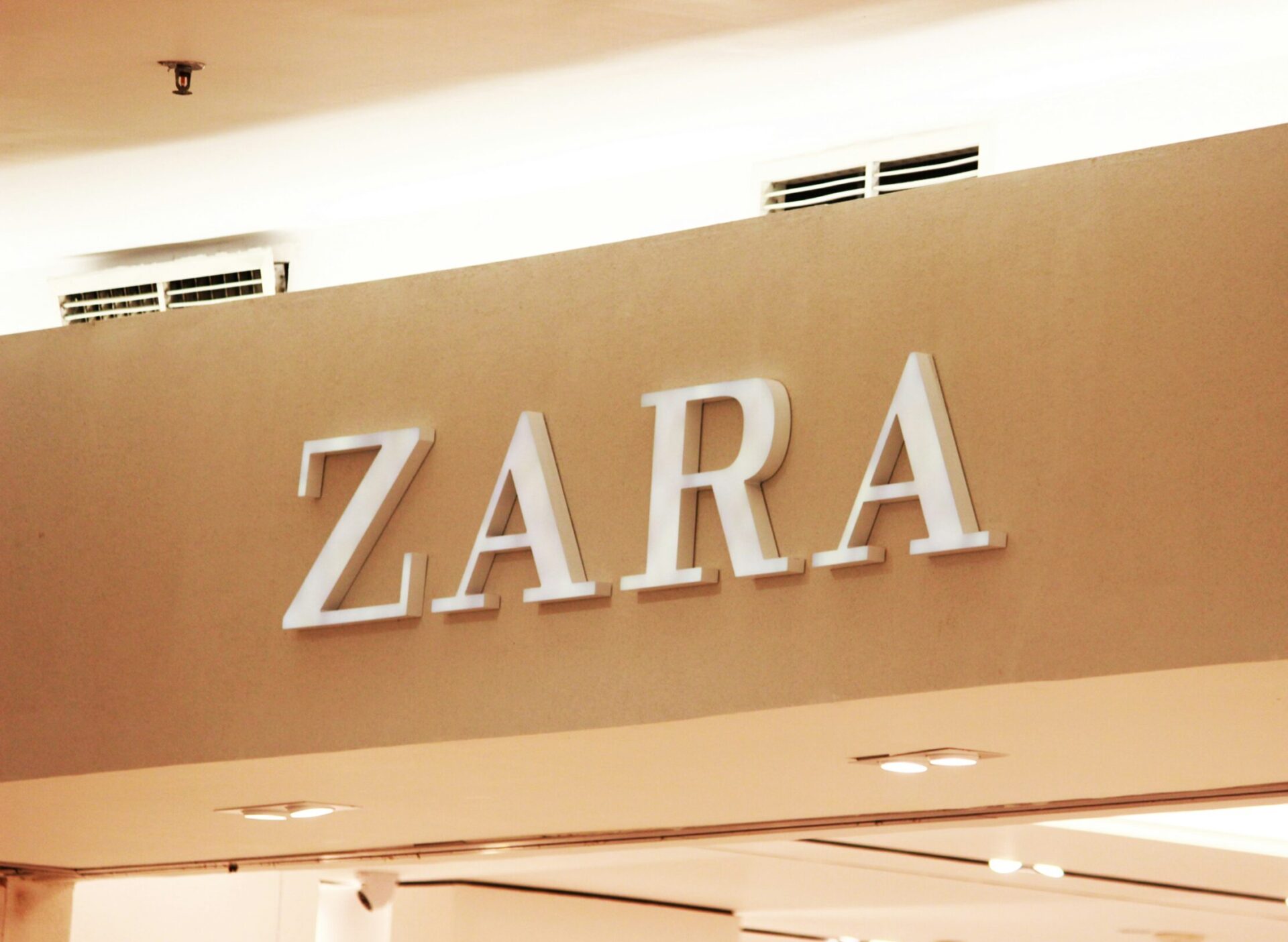 “Índice Zara”: Brasil é 11º país mais caro para comprar roupas da marca