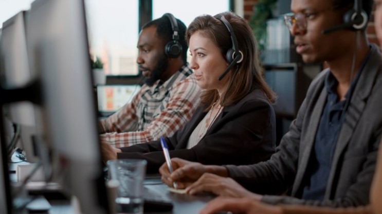 Setor de serviços sobe abaixo da expectativa, mas tem alta de 2,3% em 2023