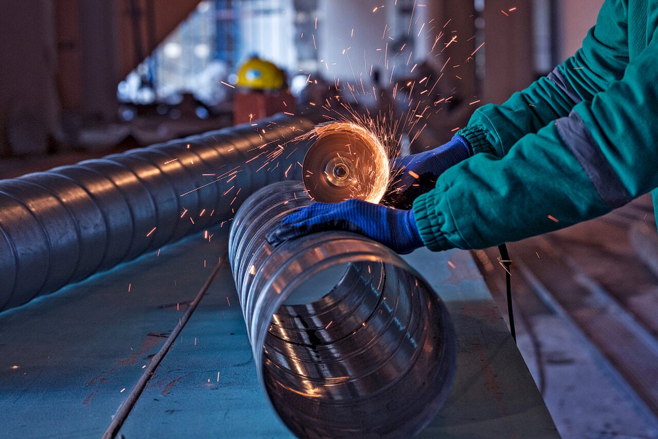 PMI industrial do Brasil atinge nível mais alto em 20 meses em fevereiro