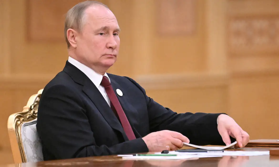 Vladimir Putin vence eleição presidencial na Rússia e estende seu governo até 2030