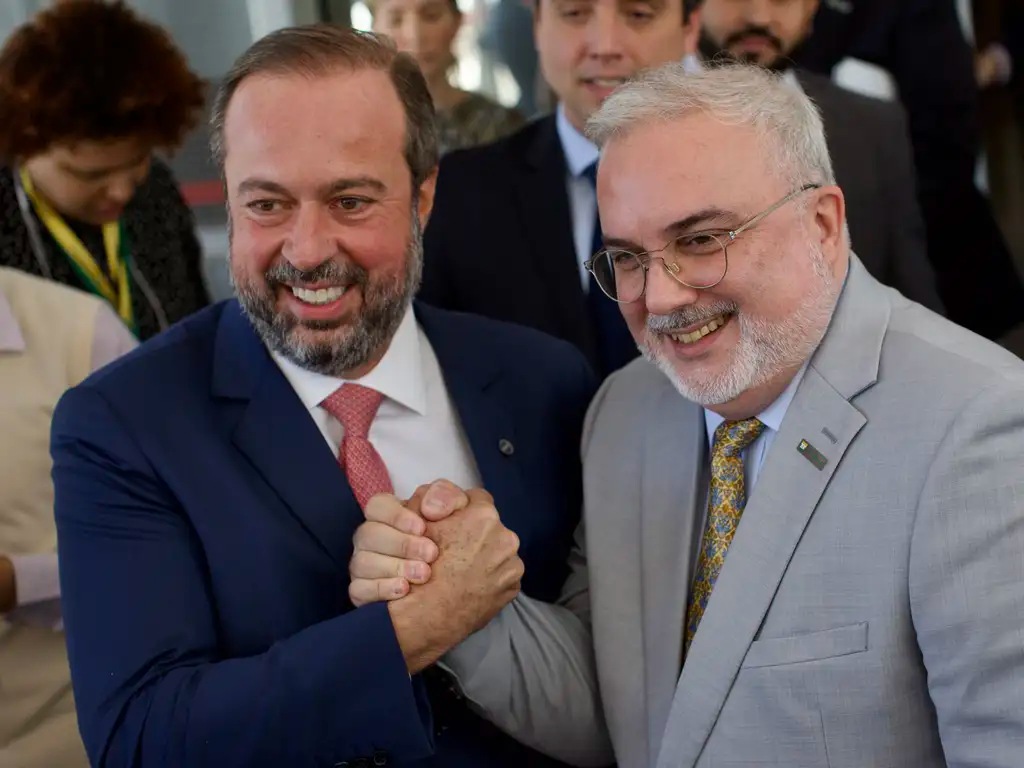 Possível permanência de Prates faz Petrobras disparar