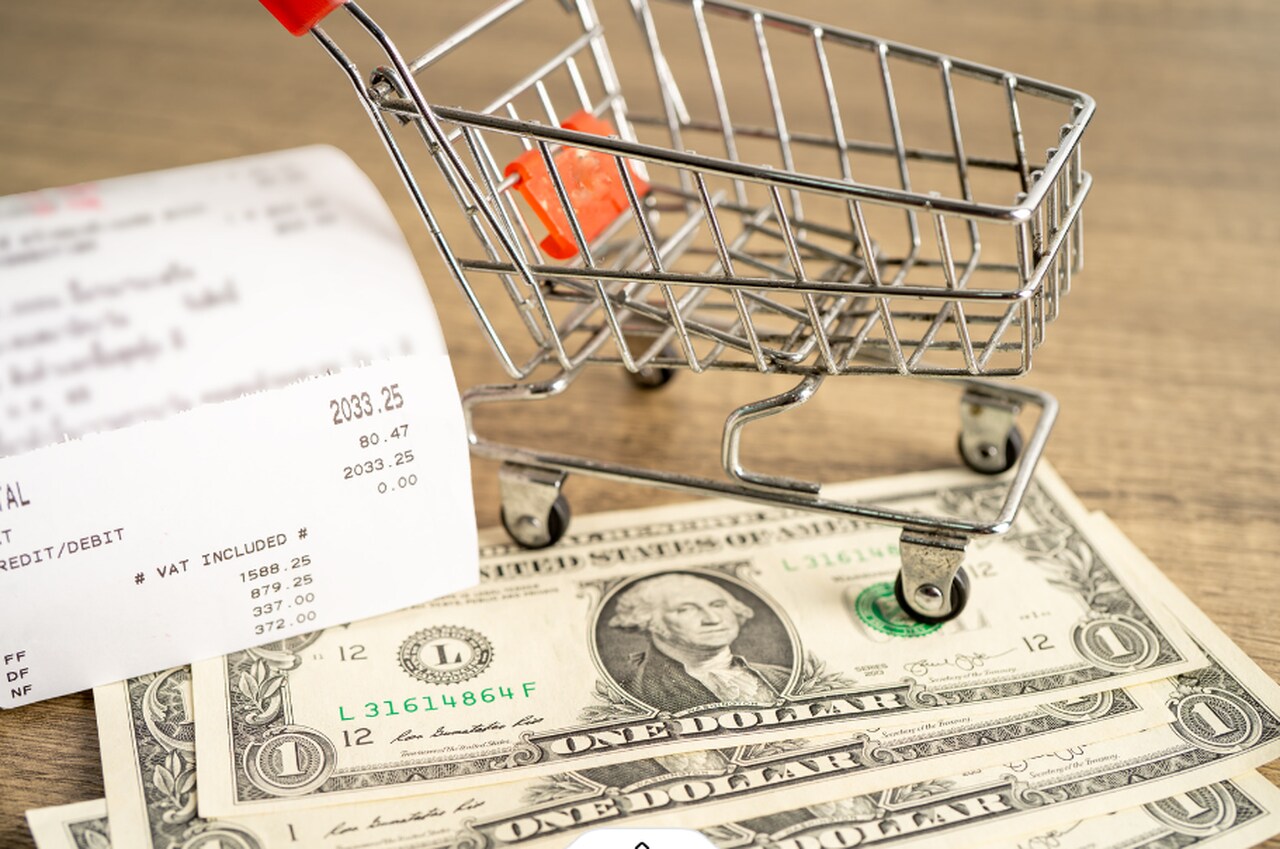 Sentimento do consumidor nos EUA cai a 77,9 em abril, diz Universidade de Michigan