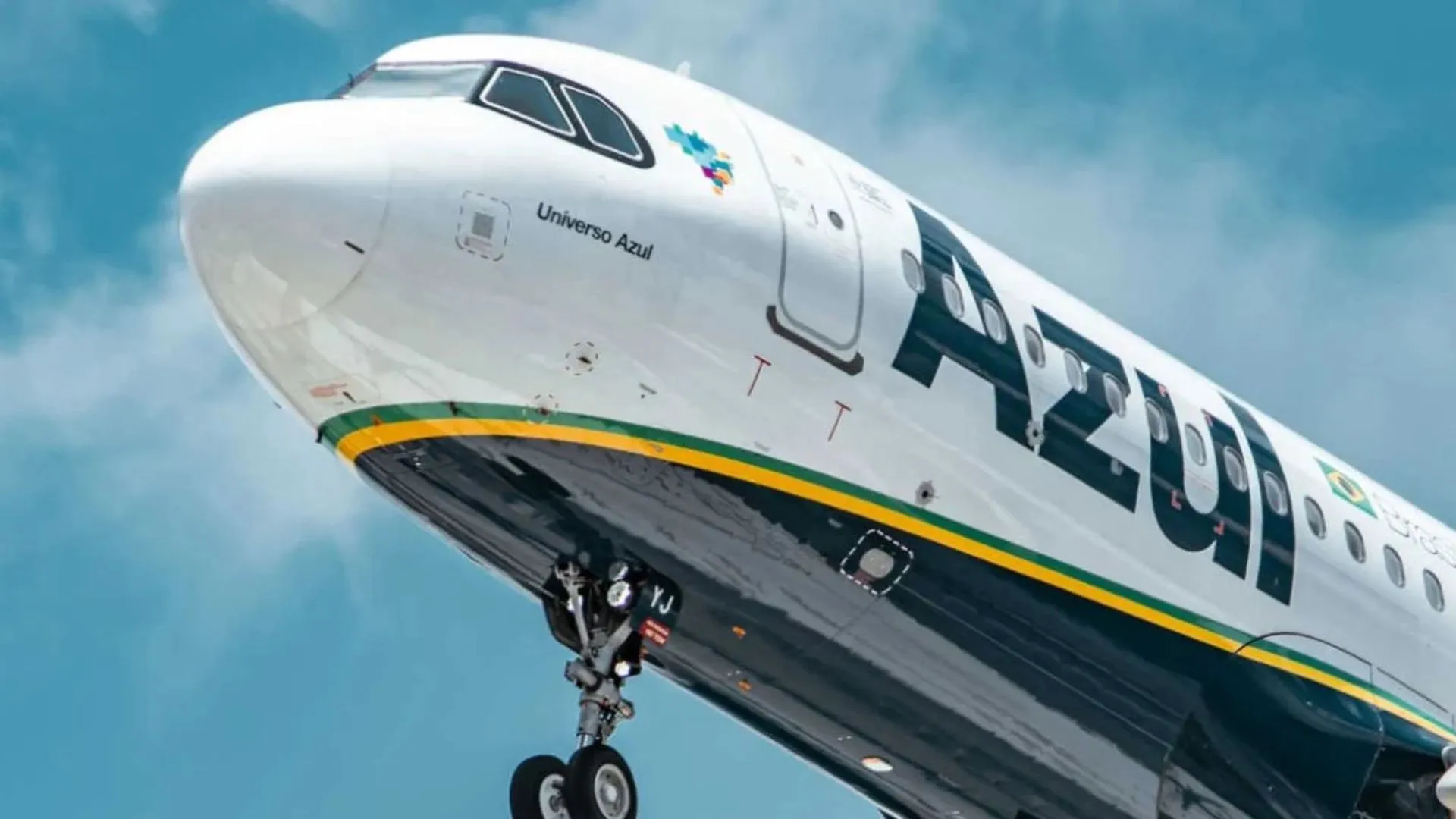 AZUL4: incidente com avião fecha pista em Florianópolis