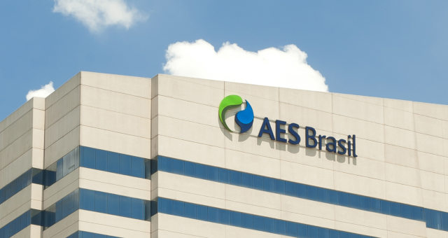 AES Brasil (AESB3) reverte lucro e registra prejuízo de R$ 102,4 milhões