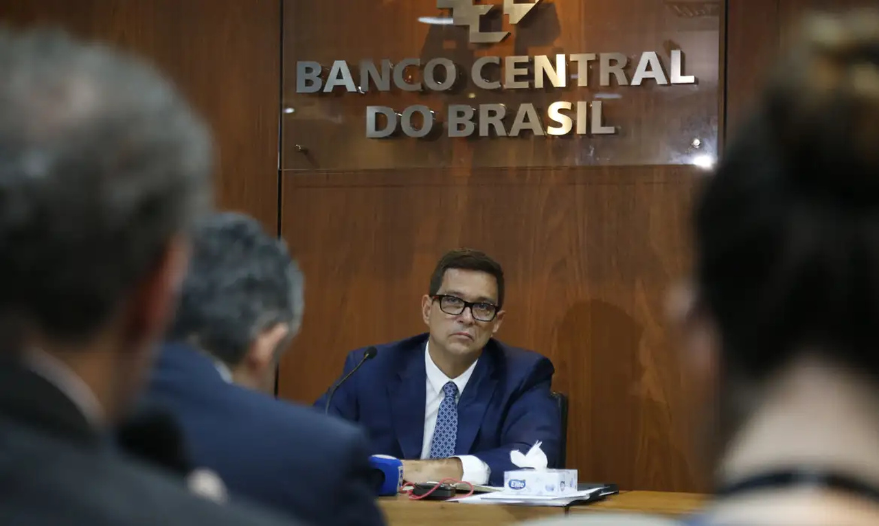 Campos Neto: ‘críticas de Lula dificultam trabalho contra a inflação’