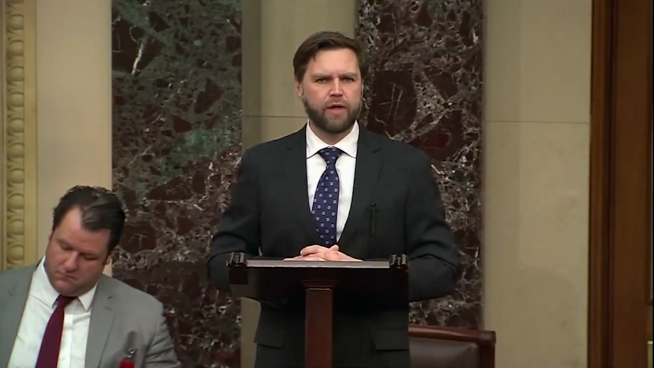 Donald Trump escolhe JD Vance como vice para eleições dos EUA