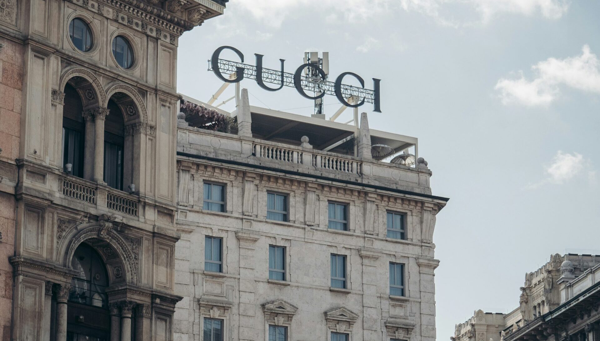 Ações da Kering, dona da Gucci, atingem mínima de sete anos