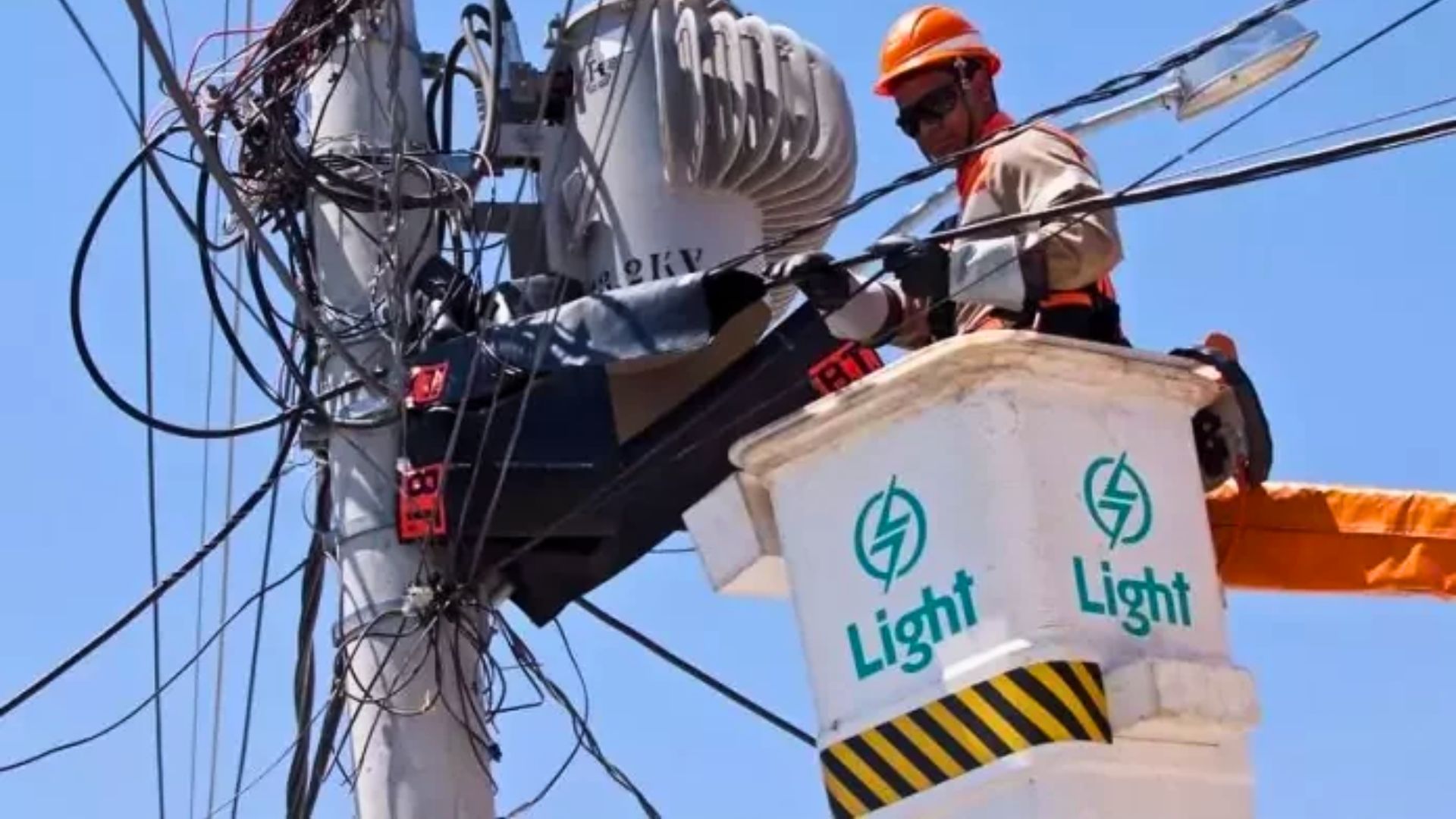 Light (LIGT3) assina acordo para reestruturar títulos no exterior