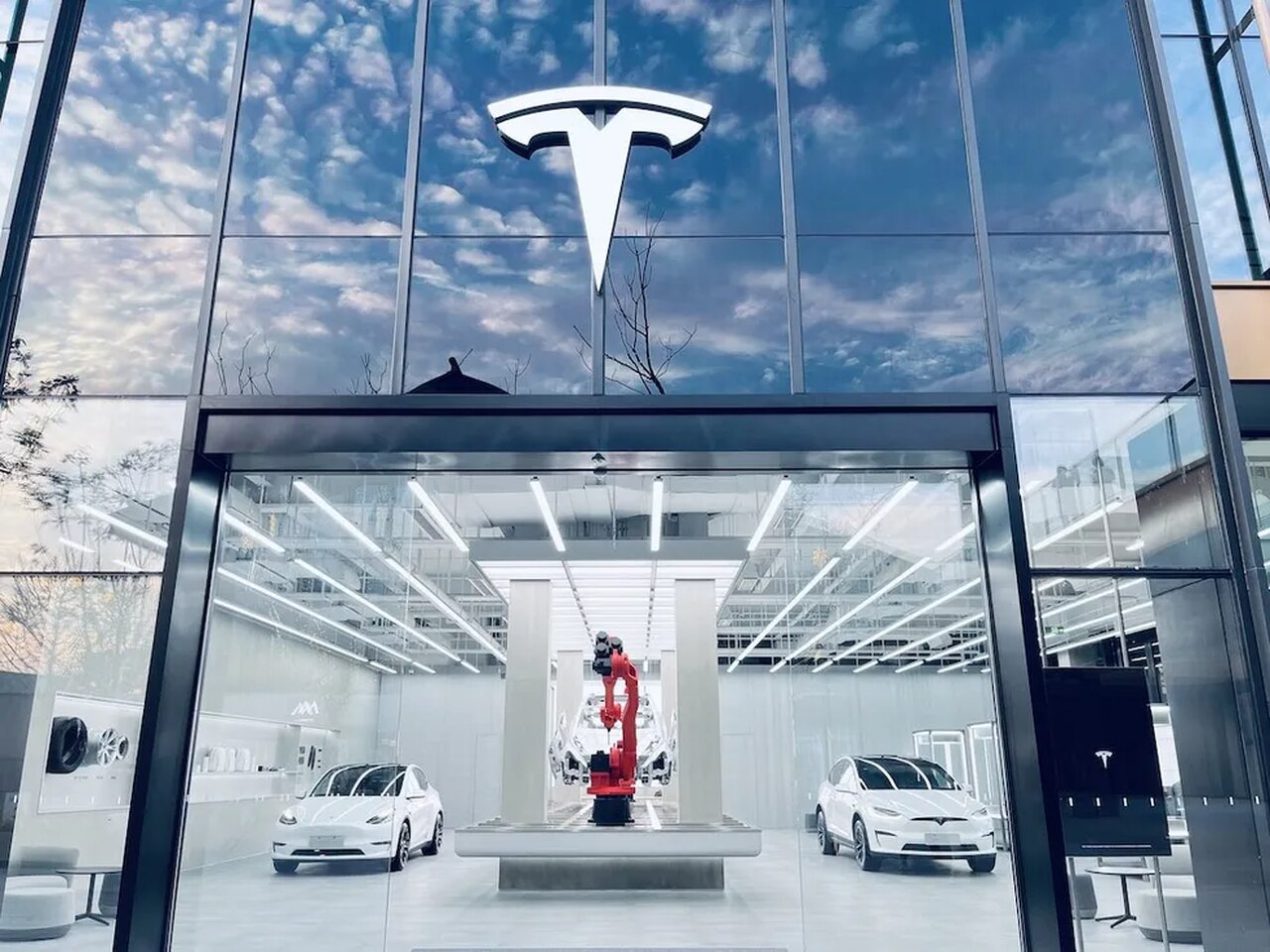 Lucro líquido da Tesla (TSLA; TSLA34) cai e fica abaixo do esperado