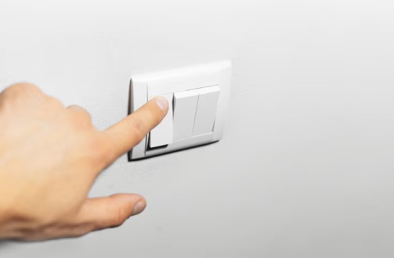 Aneel aciona bandeira vermelha patamar 2: hora de economizar energia