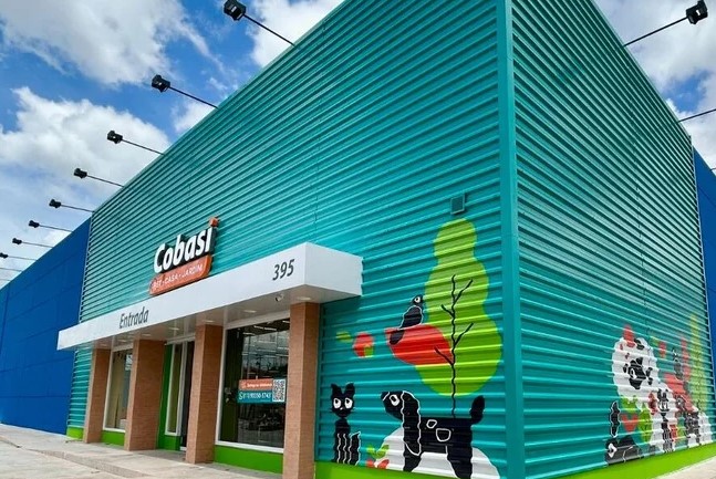 Cobasi deve ser listada na B3 após fusão com a Petz (PETZ3)