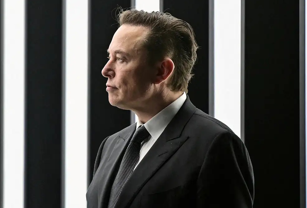 Starlink volta atrás e bloqueia acesso ao X após decisão do STF