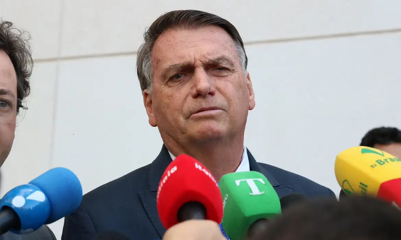 PF deve indiciar Bolsonaro por tentativa de golpe ainda neste mês, diz colunista