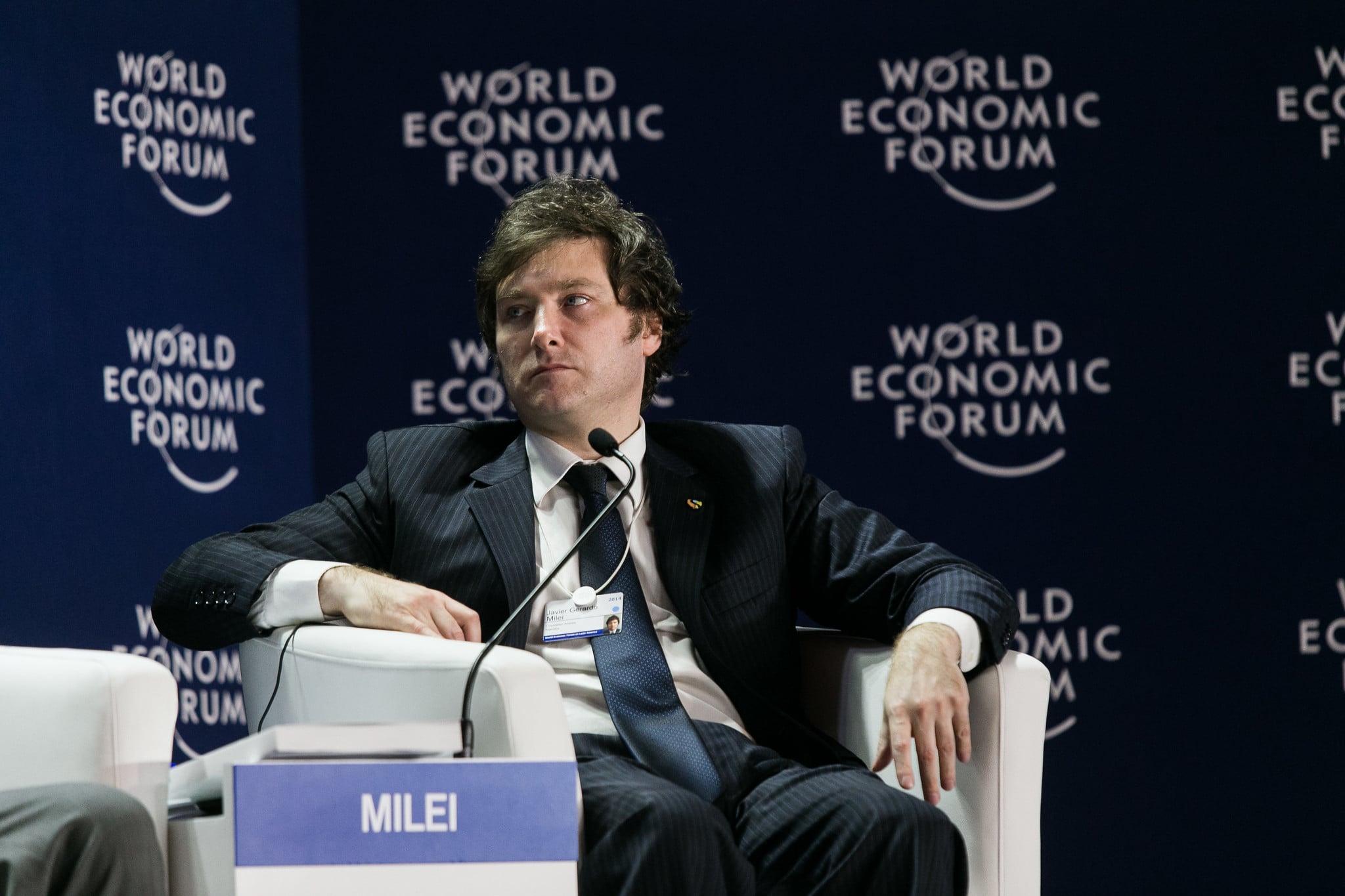 Milei promete déficit zero na Argentina em 2025