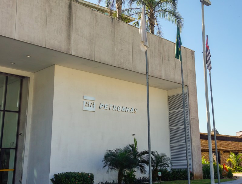 Petrobras atinge novo recorde de processamento de petróleo