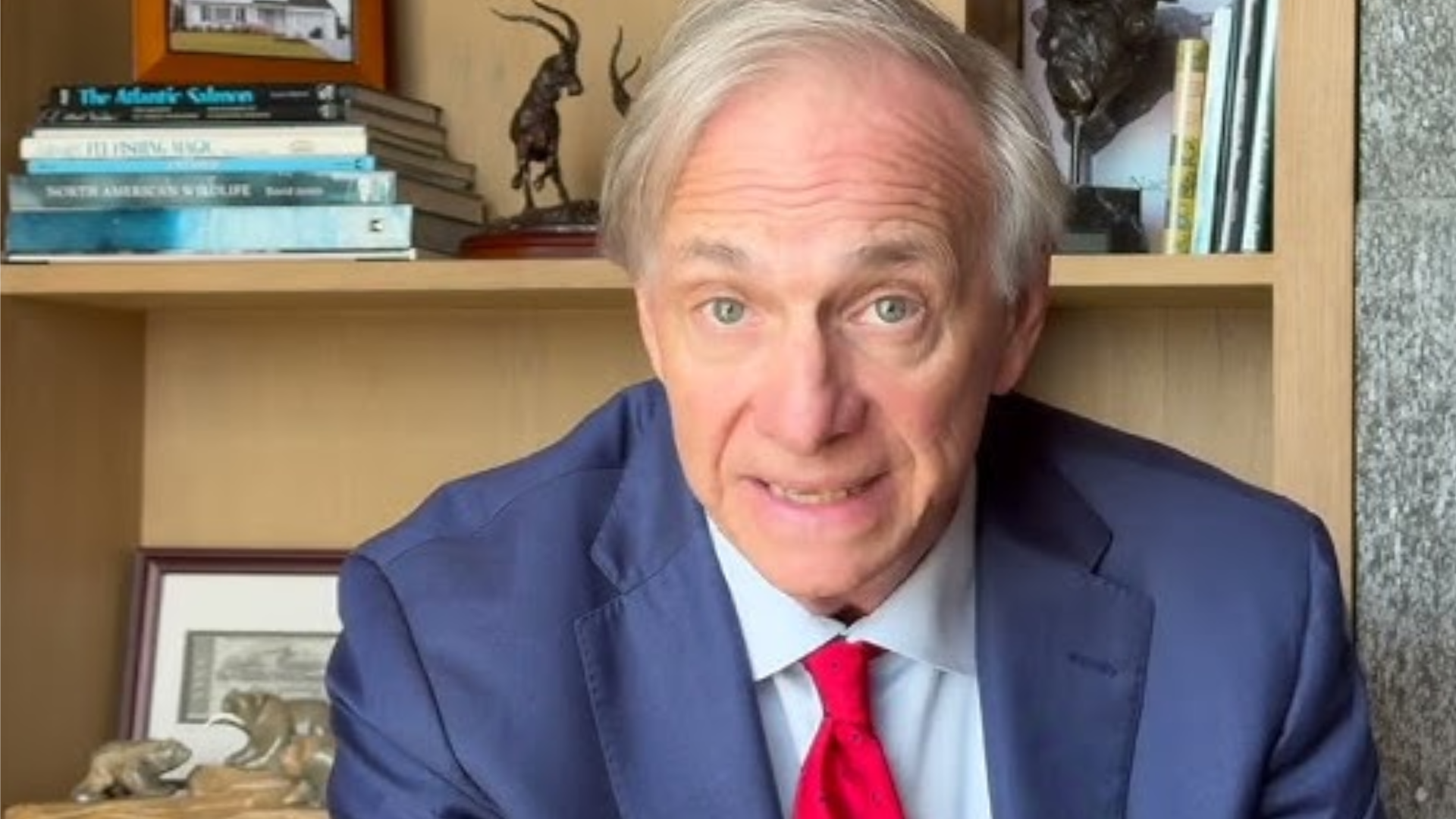 Ray Dalio: China precisa de estímulo e uma “bela desalavancagem” para evitar crise da dívida
