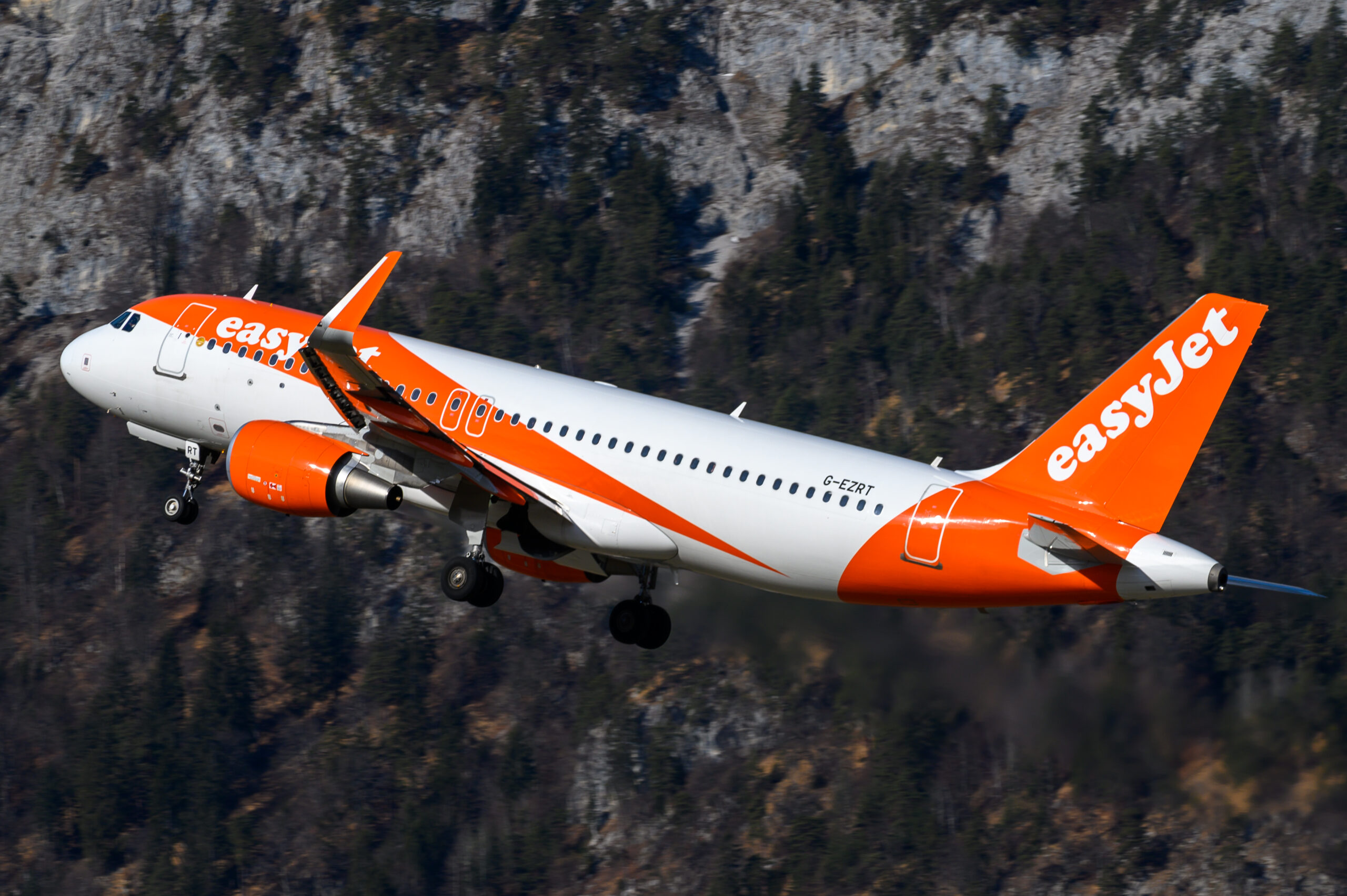 EasyJet bate recorde de US$ 4,5 bilhões com complementos de tarifas, mas é multada por prática