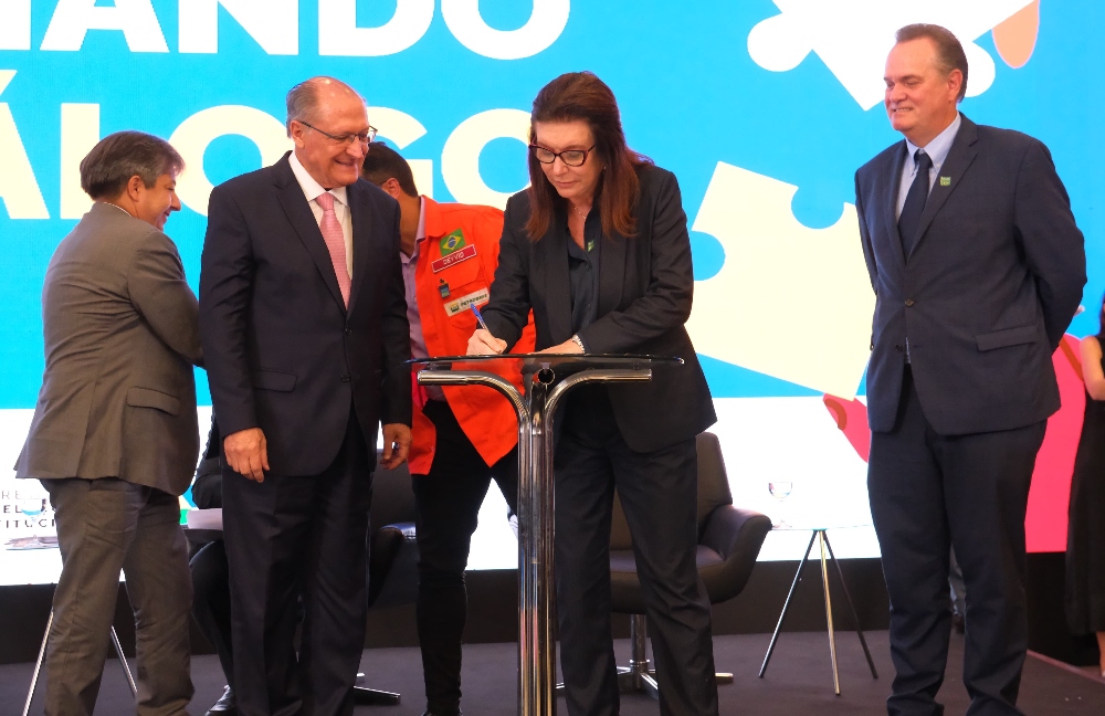 Petrobras (PETR4) assina contratos de R$ 16,5 bi para embarcações