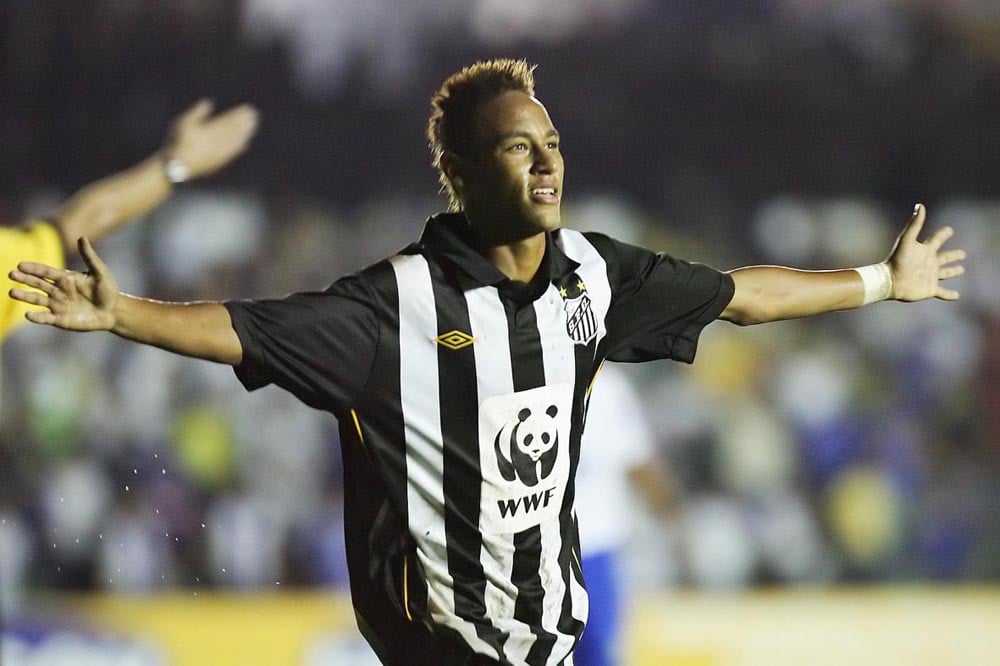 Neymar volta ao Santos após 12 anos