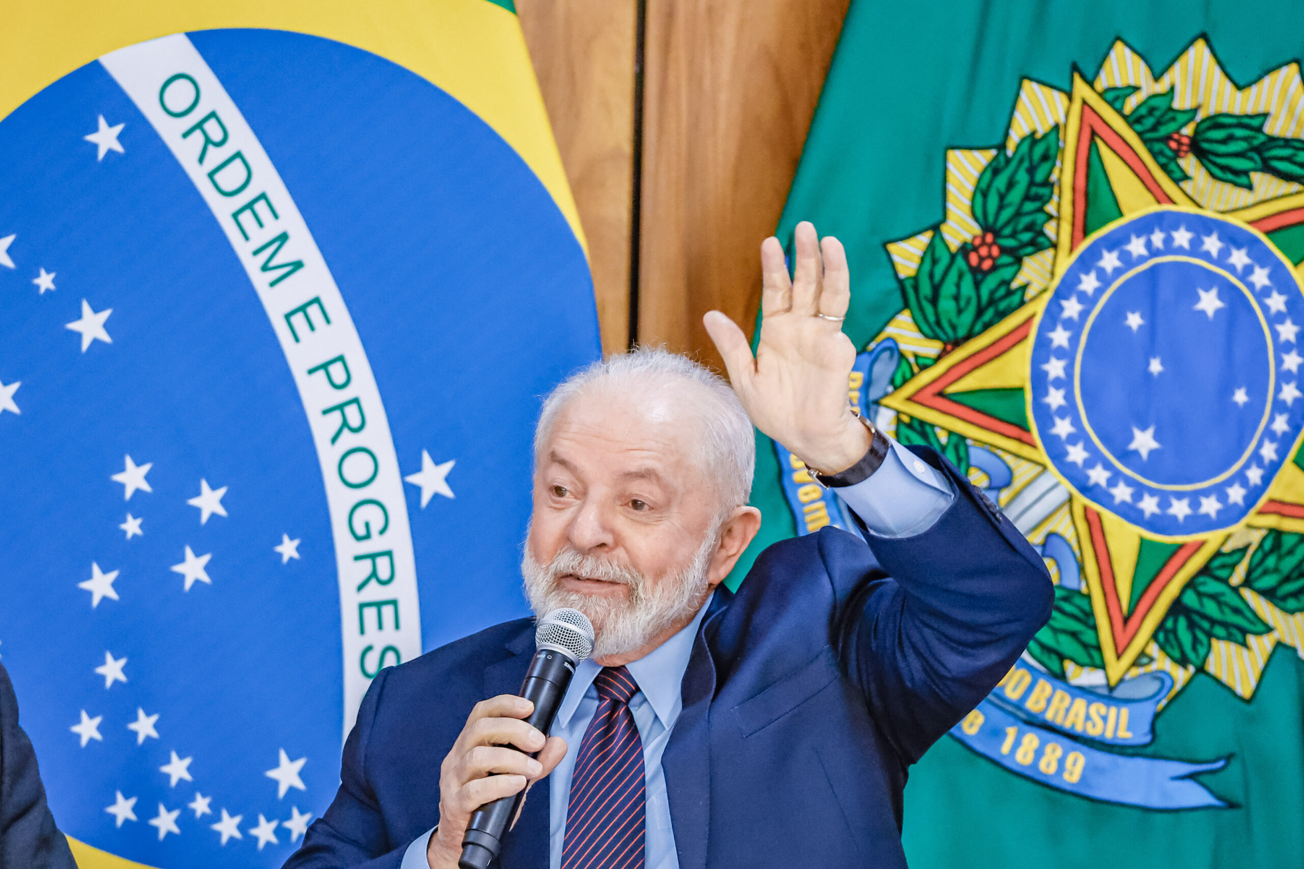 Pedido de impeachment contra Lula alcança 106 assinaturas